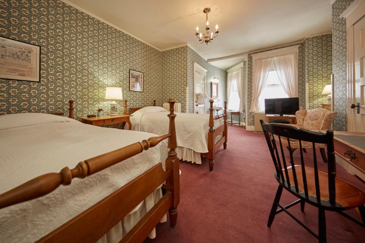 The Red Lion Inn Stockbridge Esterno foto