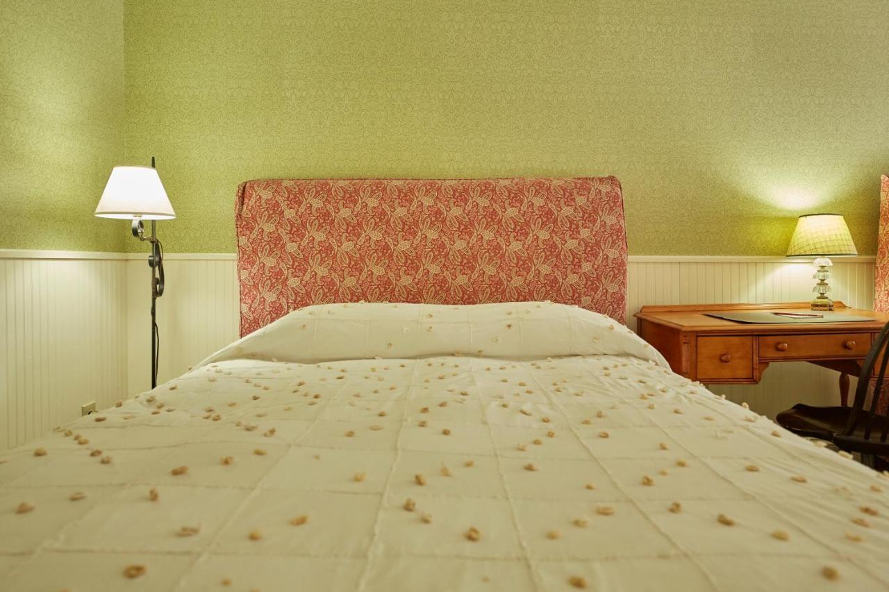 The Red Lion Inn Stockbridge Esterno foto